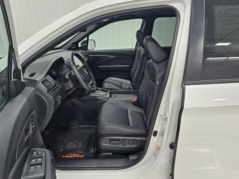 Used 2023 Honda Passport TrailSport image 2