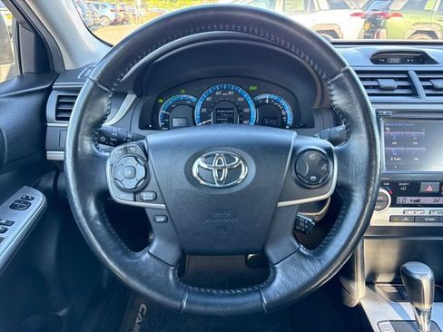 Used 2014 Toyota Camry SE w/ Moonroof Package FWD image 19
