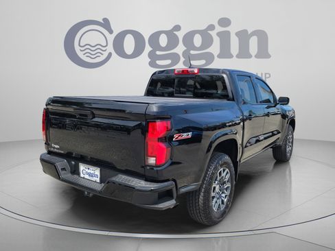Used 2024 Chevrolet Colorado Z71 AWD/4WD image 3