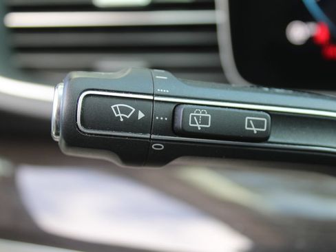 Used 2021 Mercedes-Benz GLE 350 4MATIC image 30
