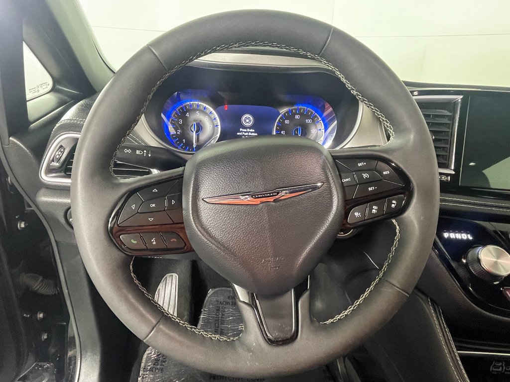 Used 2024 Chrysler Pacifica Limited w/ S Appearance Package FWD image 16