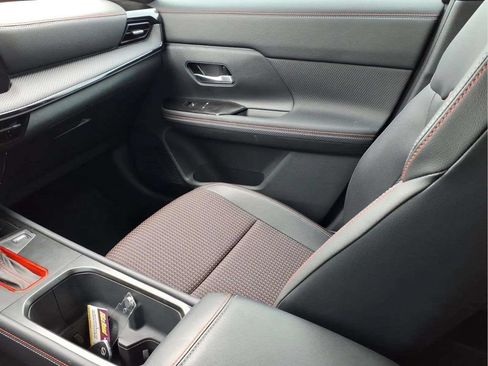 Used 2025 Nissan Kicks SR FWD image 12