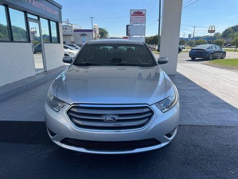 Used 2018 Ford Taurus SEL FWD image 2