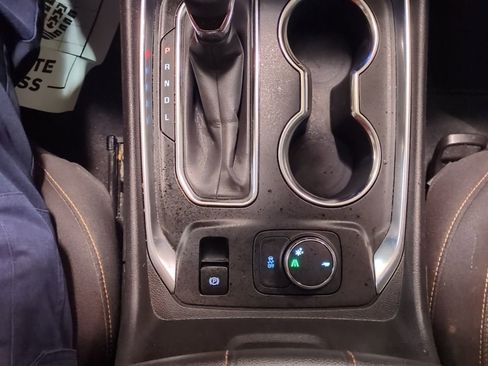 Used 2021 Chevrolet Traverse LT image 20