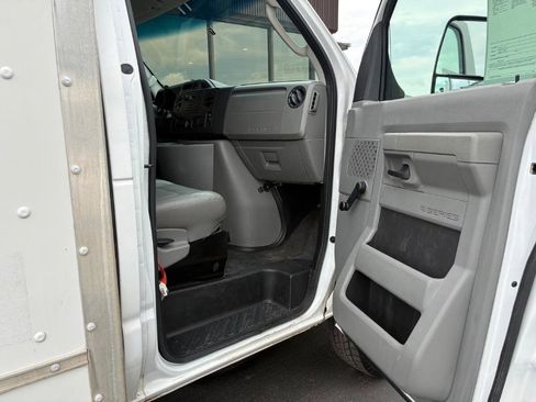 Used 2015 Ford E-350 and Econoline 350 Super Duty RWD image 13