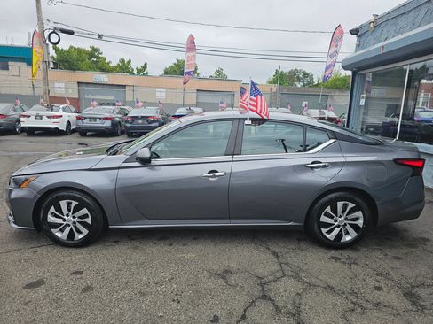 Used 2023 Nissan Altima 2.5 S image 2