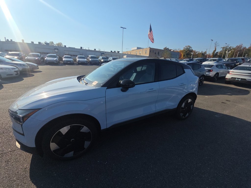 Certified 2025 Volvo EX30 Plus w/ Protection Package Premier AWD/4WD image 4
