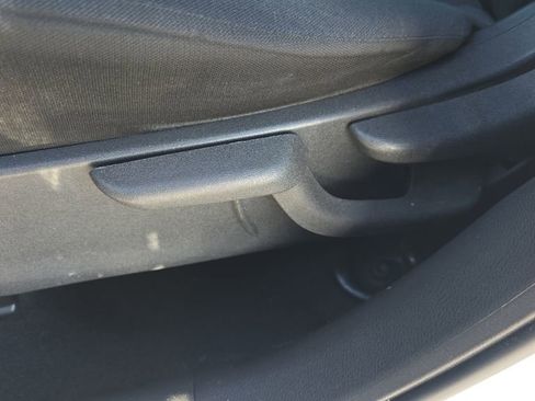 Used 2019 Nissan Kicks SR image 27