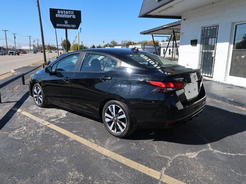 Used 2020 Nissan Versa SR image 4