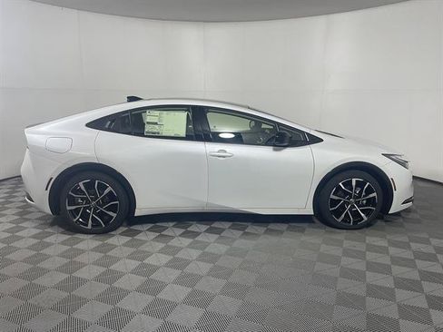 New 2026 Toyota Prius Plug-In Hybrid FWD image 8