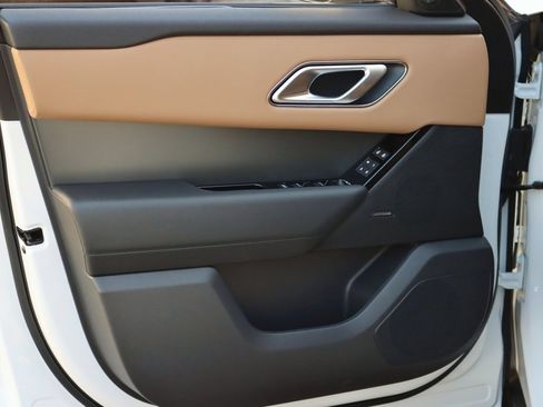 Used 2025 Land Rover Range Rover Velar Dynamic HSE image 11