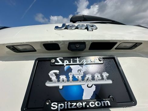 Used 2019 Jeep Cherokee Overland w/ Technology Group AWD/4WD image 44