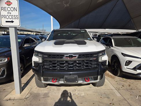 Used 2022 Chevrolet Silverado 1500 ZR2 w/ Technology Package image 3