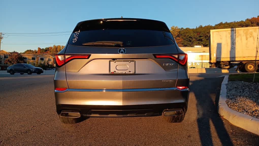 Used 2024 Acura MDX SH-AWD image 4
