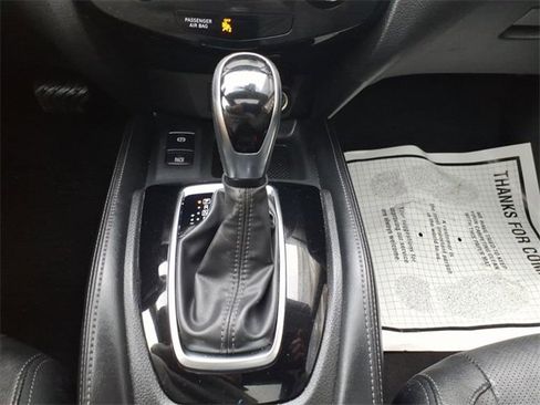 Used 2020 Nissan Rogue SL w/ Premium Package image 13