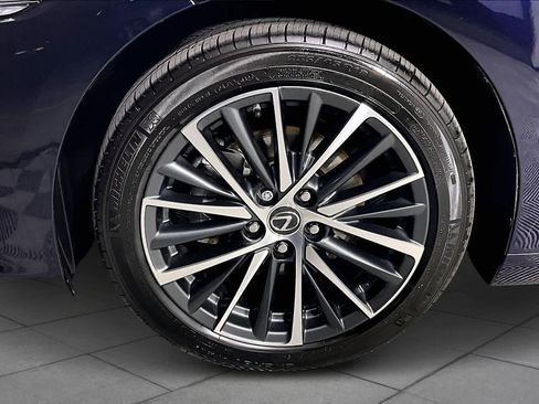 Used 2023 Lexus ES 300h w/ Premium Package image 11