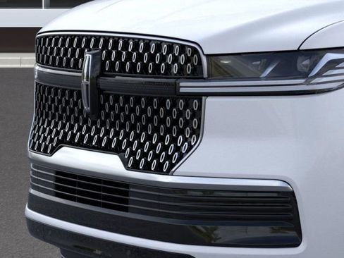 New 2026 Lincoln Navigator L Reserve AWD/4WD image 17