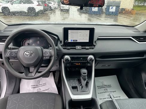 Used 2025 Toyota RAV4 XLE AWD/4WD image 22