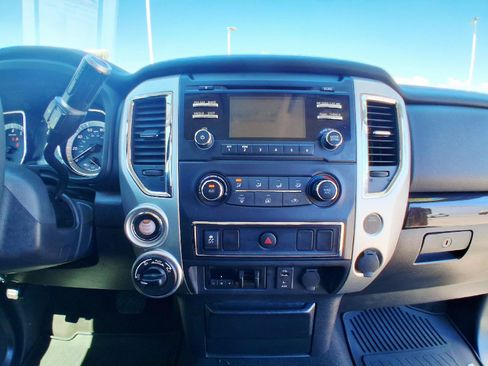Used 2017 Nissan Titan SV AWD/4WD image 25