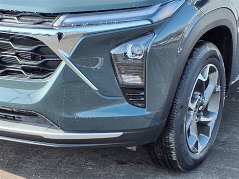 New 2026 Chevrolet Trax LT FWD image 18