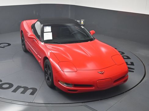 Used 2004 Chevrolet Corvette Convertible w/ Preferred Equipment Group RWD image 30