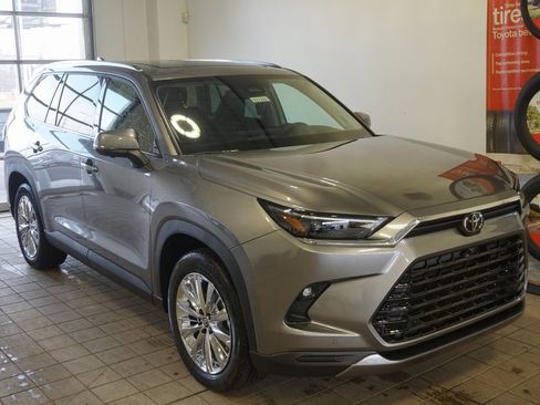 New 2026 Toyota Grand Highlander Platinum image 2