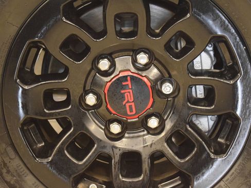 Used 2017 Toyota Tacoma TRD Pro AWD/4WD image 32