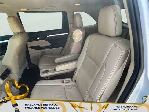 Used 2019 Toyota Highlander XLE image 29