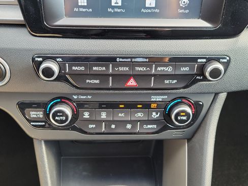 Used 2018 Kia Niro LX FWD image 34