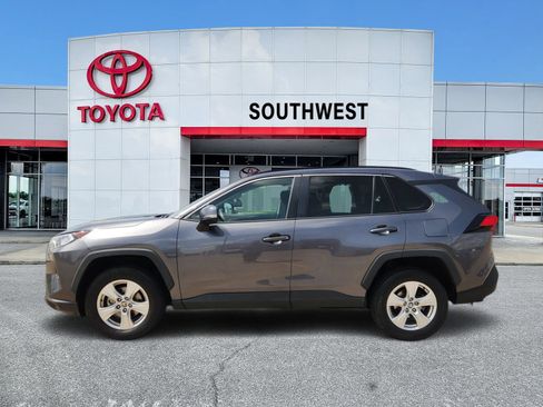 Used 2021 Toyota RAV4 XLE FWD image 3