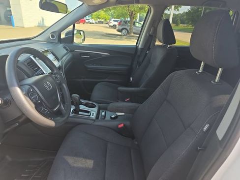 Used 2017 Honda Pilot EX image 9