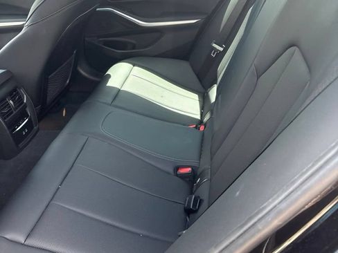 Used 2023 BMW 330i Sedan w/ M Sport Package RWD image 5
