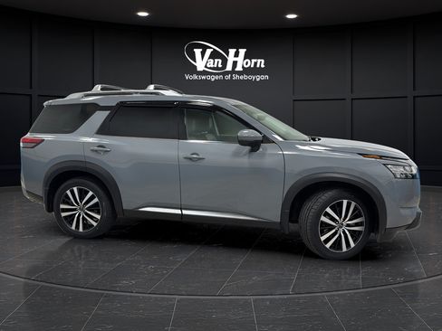 Used 2024 Nissan Pathfinder Platinum w/ Cargo Package AWD/4WD image 8