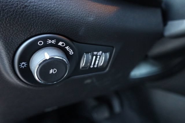 Used 2025 Jeep Compass Limited AWD/4WD image 18
