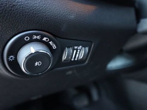 Used 2025 Jeep Compass Limited AWD/4WD image 18