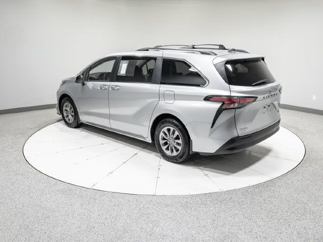 Used 2022 Toyota Sienna LE AWD/4WD image 32