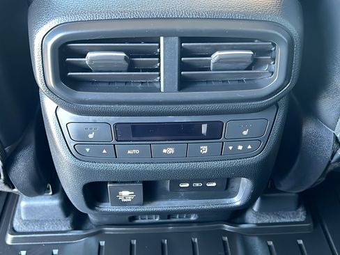 Used 2025 Honda Pilot Elite image 15