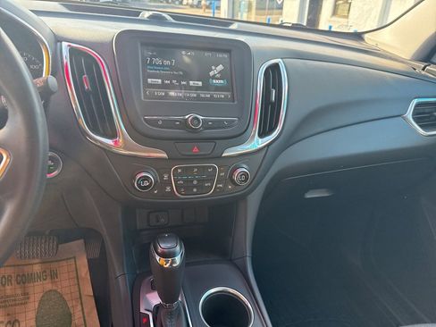 Used 2018 Chevrolet Equinox LT image 25