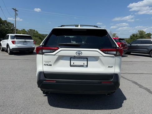 Used 2022 Toyota RAV4 XLE Premium FWD image 5