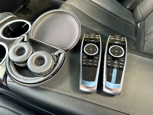 Used 2018 Mercedes-Benz S 560 4MATIC Sedan w/ Premium Package image 37