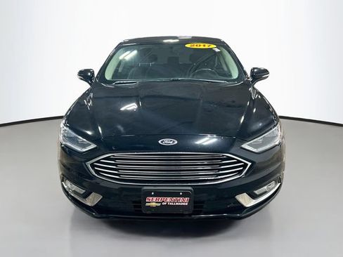 Used 2017 Ford Fusion SE w/ Fusion SE Technology Package FWD image 2
