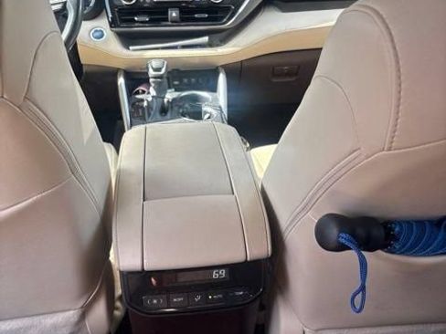 Used 2020 Toyota Highlander XLE FWD image 9