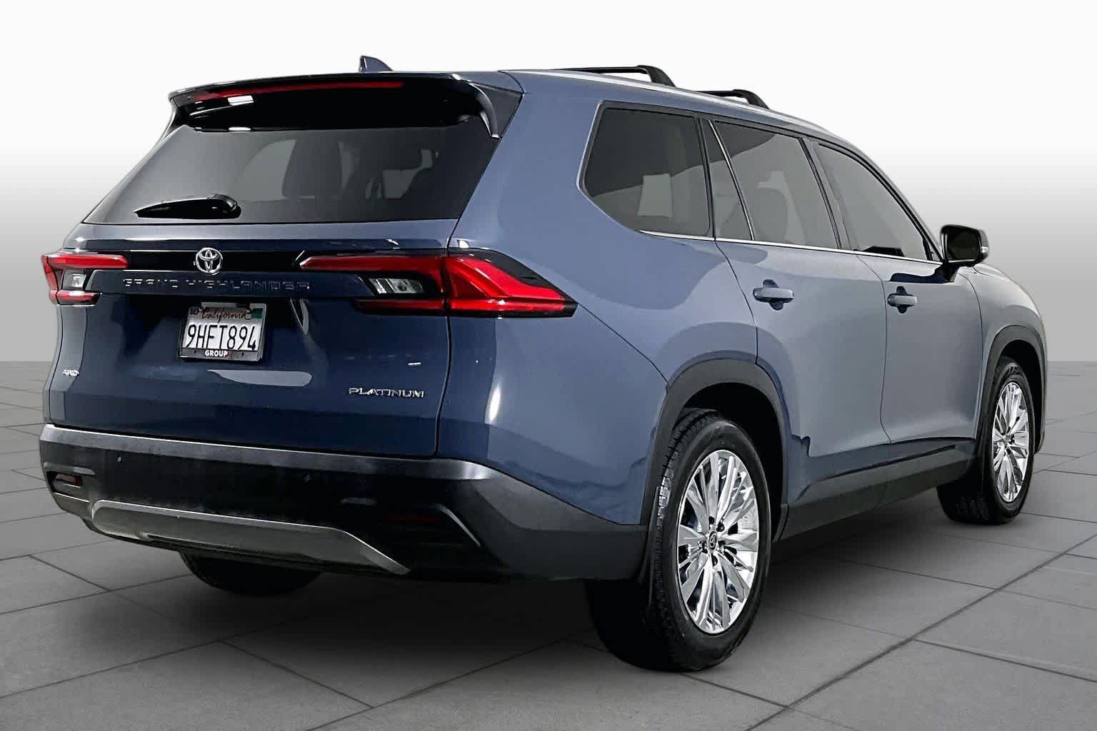 Used 2024 Toyota Grand Highlander AWD image 11