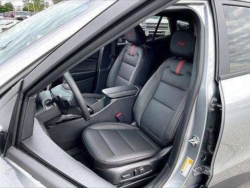 New 2026 Chevrolet Trax RS w/ Sunroof Package FWD image 10