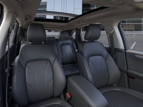 Used 2025 Ford Escape SE w/ PHEV Premium Package image 10