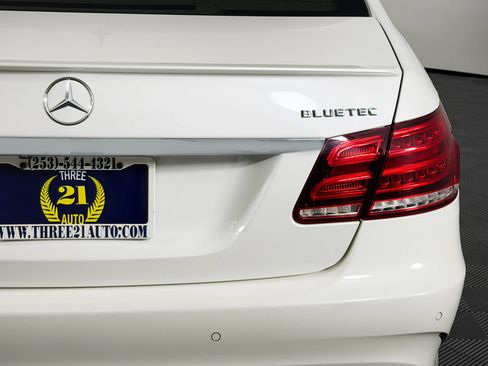 Used 2014 Mercedes-Benz E 250 BlueTEC 4MATIC Sedan image 11