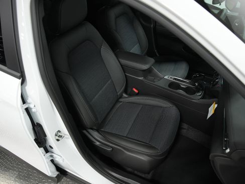 New 2025 Buick Envista Preferred image 19