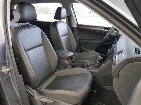 Used 2022 Volkswagen Tiguan SE image 16