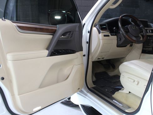 Used 2019 Lexus LX 570 4WD image 21