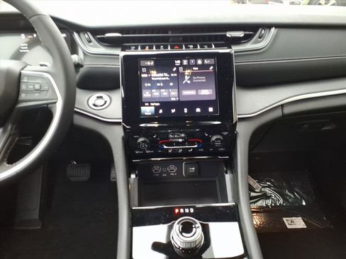 New 2025 Jeep Grand Cherokee 4WD image 9